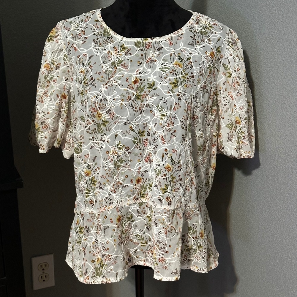 Peach Blouse Women's 2X Floral Embroidered Peplum Top Cream Short Puff‎ Sleeve